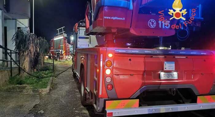 Tre morti e 4 feriti in incendio in appartamento a Catanzaro