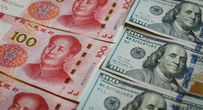 Yuan cinese a minimi 15 anni sul dollaro, a 7,3076