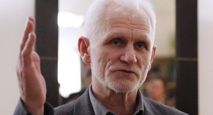 Accuse contrabbando a Premio Nobel per pace bielorusso Beliatski