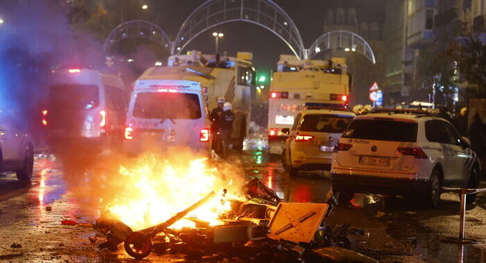 Belgio: una dozzina di arresti dopo gli scontri a Bruxelles