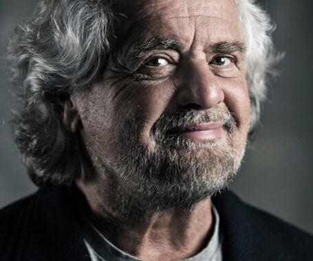 Beppe Grillo torna in scena a teatro