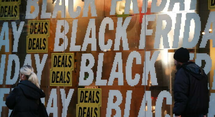 Black Friday, spese record negli Usa nonostante l’inflazione