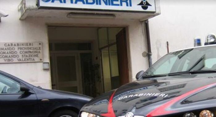 Coltellate a un rivale in amore, arrestato un minorenne