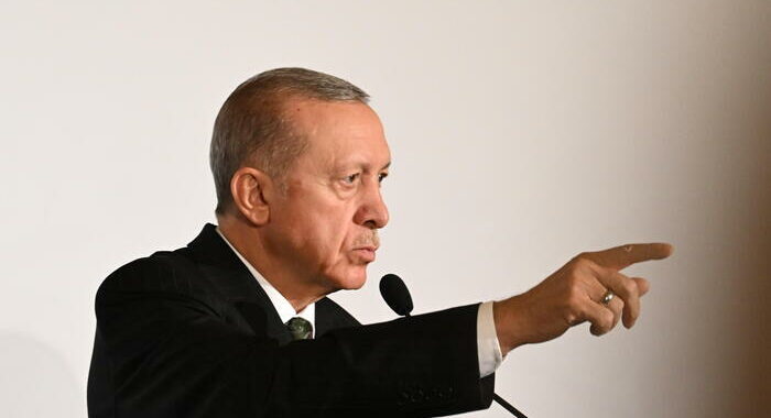 Erdogan, ‘contro le forze curde non faremo solo raid aerei’