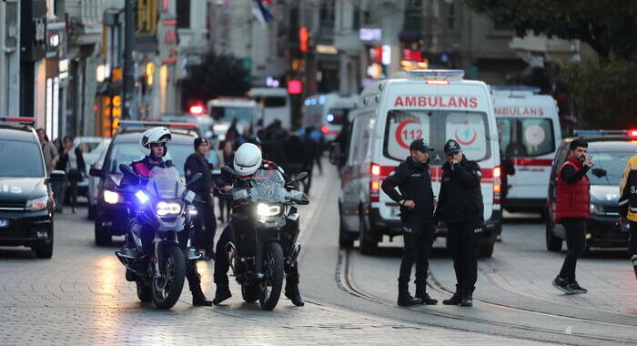 Erdogan, ‘vile attentato a Istanbul, almeno 6 morti’