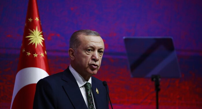 Erdogan,chi sostiene milizie curde è complice del terrorismo