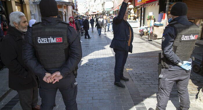 Forte esplosione nel centro di Istanbul, ‘molti feriti’
