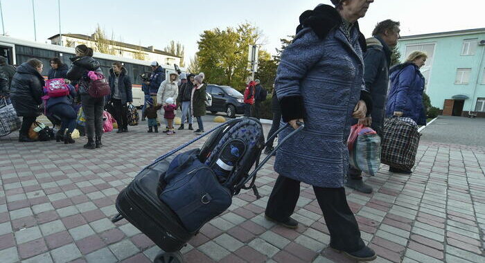 Kiev, bandiera russa rimossa da amministrazione a Kherson