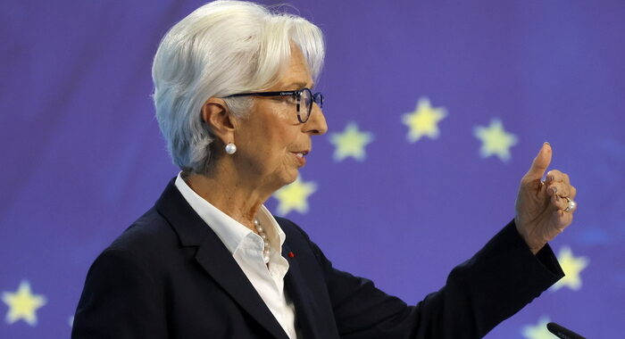 Lagarde, inflazione deve essere al 2%, avanti con rialzo tassi
