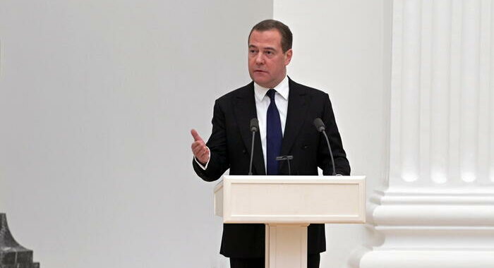 Medvedev, ucraini contano nostri missili, ce n’è per tutti