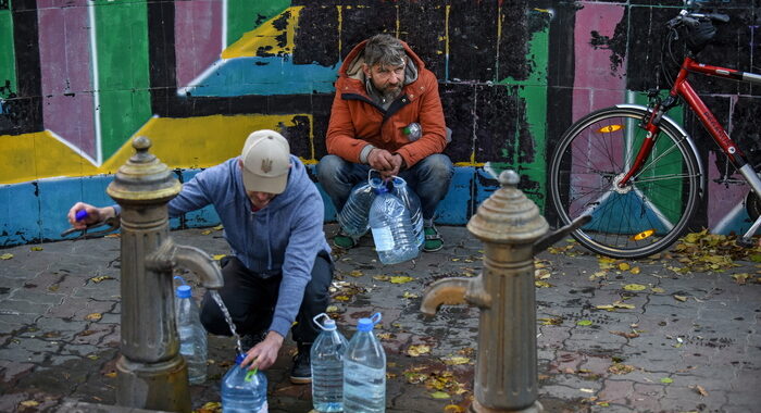Ripristinate le forniture di acqua ed elettricità a Kiev