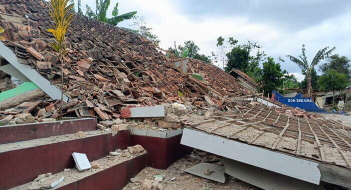 ++ Saliti a 162 i morti per il terremoto in Indonesia ++