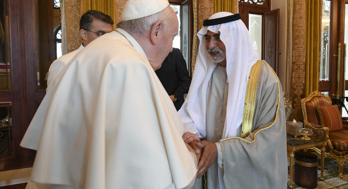 Ucraina: Papa in Bahrein, pregate perché guerra finisca