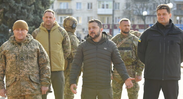 Zelensky visita Kherson liberata