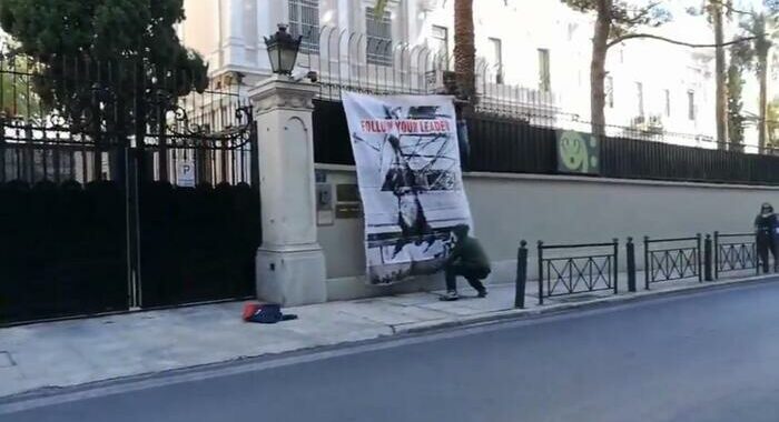 Anarchici greci rivendicano attentato Schlein