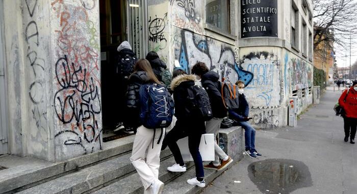 Censis: italiani spaventati, aule vuote e primato Neet