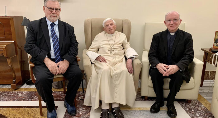 Condizioni Ratzinger gravi ma stabili