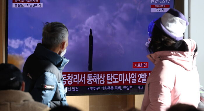 Corea del Nord, lanciati due missili balistici