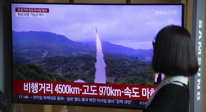 Corea Nord lancia due missili balistici verso il Giappone