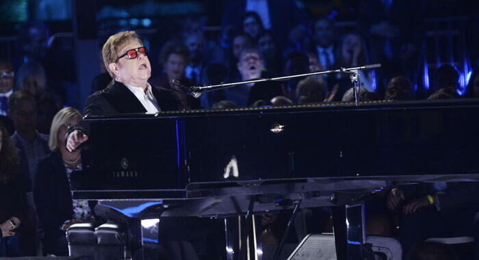 Elton John non userà più Twitter, ‘prospera disinformazione’