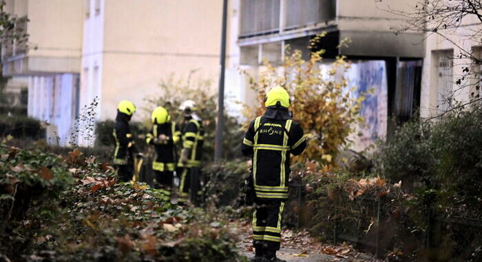 Francia: 10 morti tra cui 5 bambini nell’incendio di un edificio