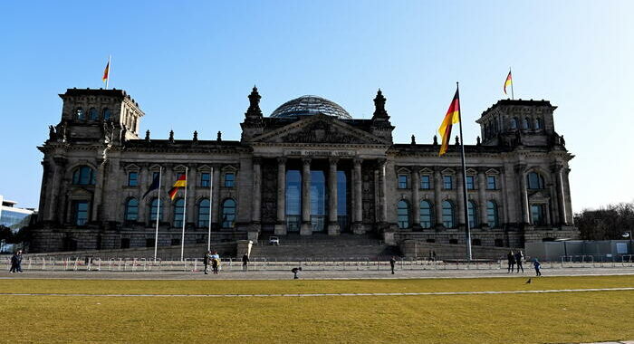 Germania: piano di attacco al Bundestag, arresto terroristi