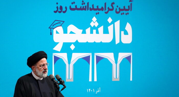 Iran: Raisi, nessuna misericordia per chi protesta