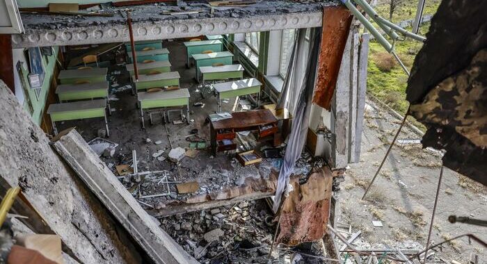 Kiev, colpite 2.800 strutture scolastiche da inizio guerra