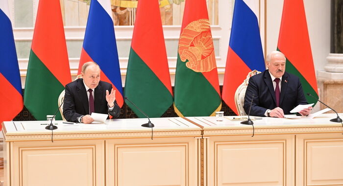 Kiev, incontro Putin-Lukashenko è ‘balletto’ politico