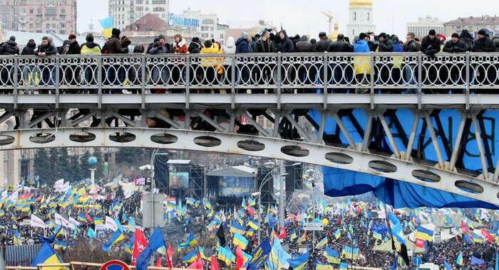 Kiev riapre il ponte Klitschko, è subito simbolo di resilienza