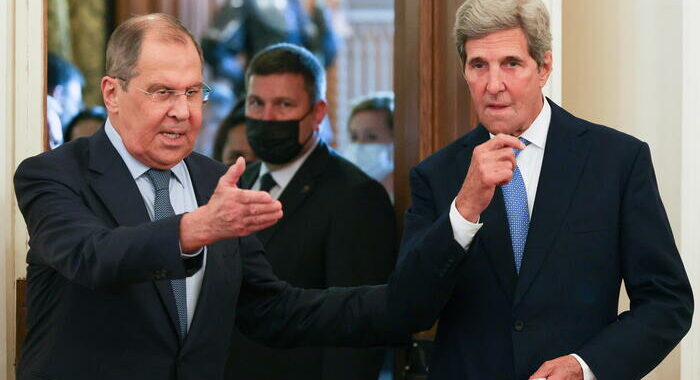 Lavrov loda John Kerry, ‘con lui risolveremmo problemi’