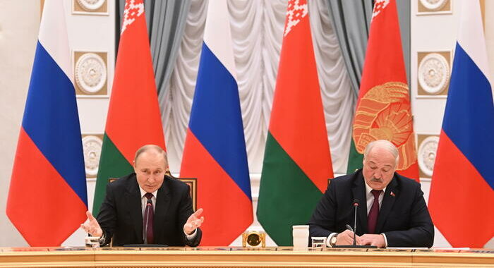 Lukashenko, dispiegheremo S400 forniti dalla Russia