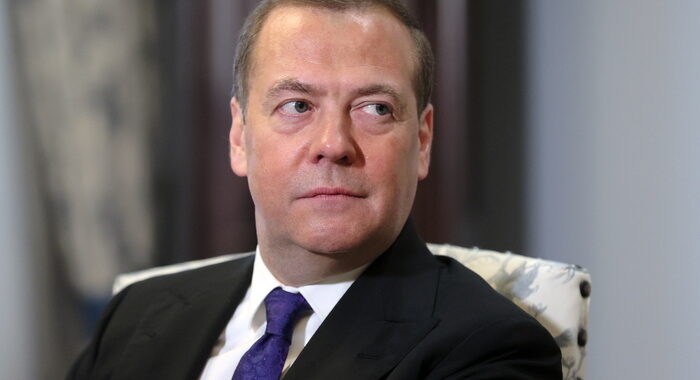 Medvedev, ‘l’obiettivo è abbattere il regime di Kiev’
