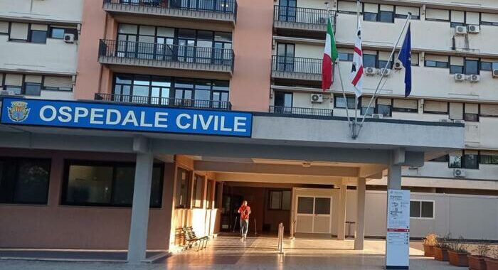 Operatore ecologico spara a due colleghi e poi si suicida