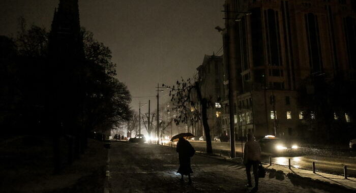 Operatore elettrico Kiev, stato di emergenza dopo attacco