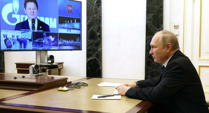 Putin, Russia migliorerà preparazione delle forze nucleari