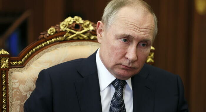 Putin vieta la maternità surrogata agli stranieri