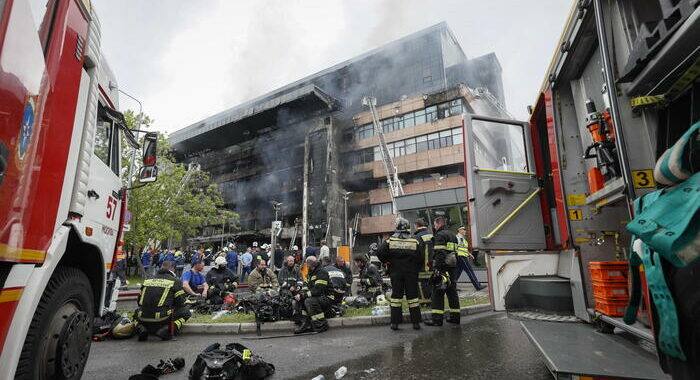 Russia: incendio in maxi centro commerciale vicino Mosca