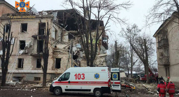 Salgono a 3 i morti dell’attacco russo alla città di Zelensky