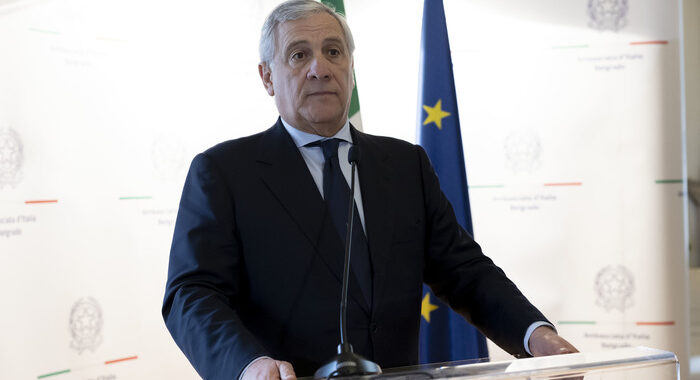 Tajani a Vucic, allentare tensioni su Kosovo