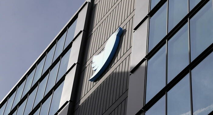 Twitter Blue, il prezzo cambia se iscrizione da iPhone o Pc