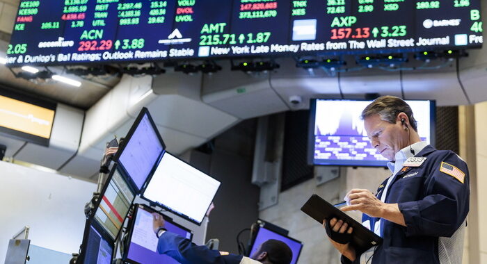 Wall Street apre in rialzo, Dj +2,04%, Nasdaq +3,70%