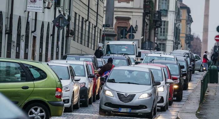 Auto: mercato Italia peggiore tra big Ue nel 2022, -9,7%