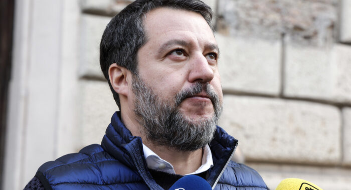 Benzina: Salvini, qualcuno fa il furbo, parleremo con Meloni