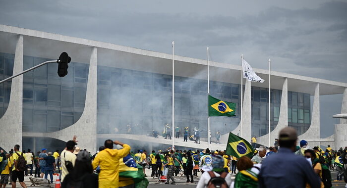 Brasile: Corte suprema rimuove il governatore di Brasilia