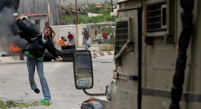 Cisgiordania: Hebron, palestinese ucciso a posto di blocco