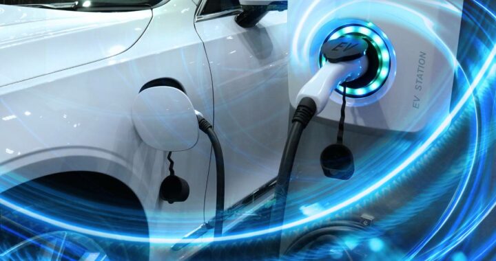 Costa meno ricaricare un auto elettrica piuttosto che fare il pieno di benzina?