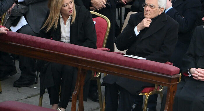 Esequie Ratzinger,premier Meloni accanto a presidente Mattarella
