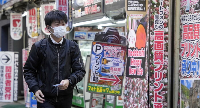 Giappone, protesta formale contro la Cina su stop ai visti