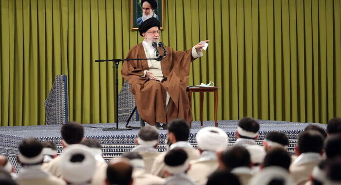 Iran: Khamenei,l’hijab è un obbligo religioso,va osservato